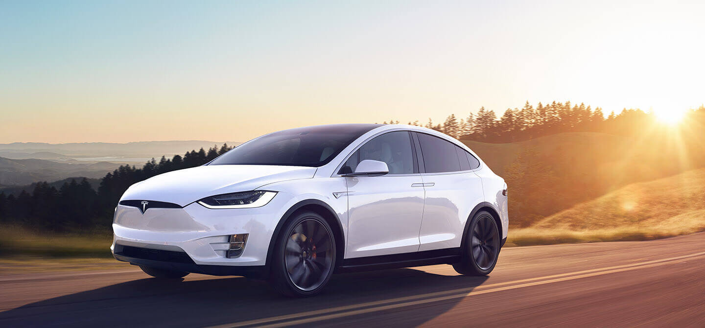 Mercedes орендував Tesla і потрапив у скандал